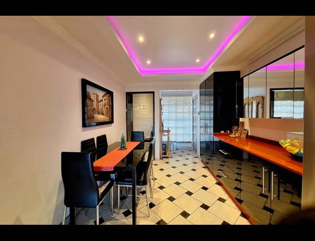 2 BEDROOM SECTIONAL TITLE FOR SALE IN CLARE ESTATE